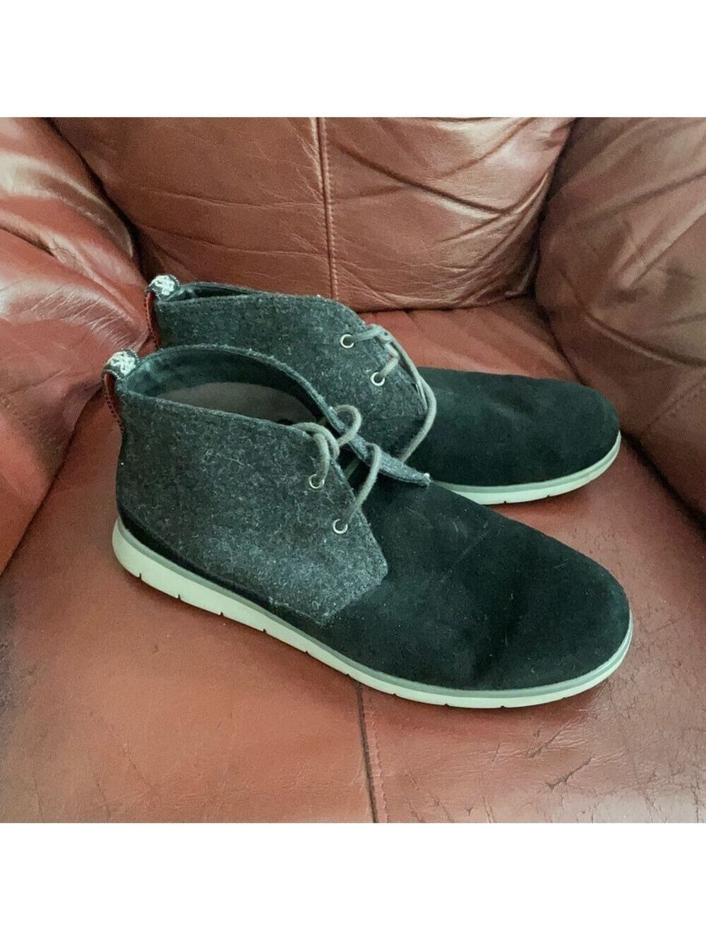 Men's UGG Freamon Gray Wool & Suede Chukka Boots S/N 1018442 Size 10.5
